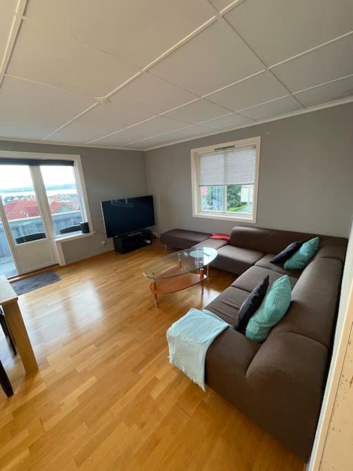 Romslig I Sandviken Apartment *